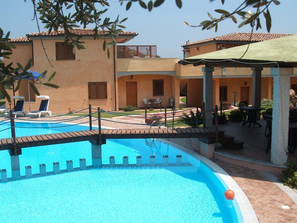 Relais Fenicottero Rosa Guest House Porto Taverna Exterior photo