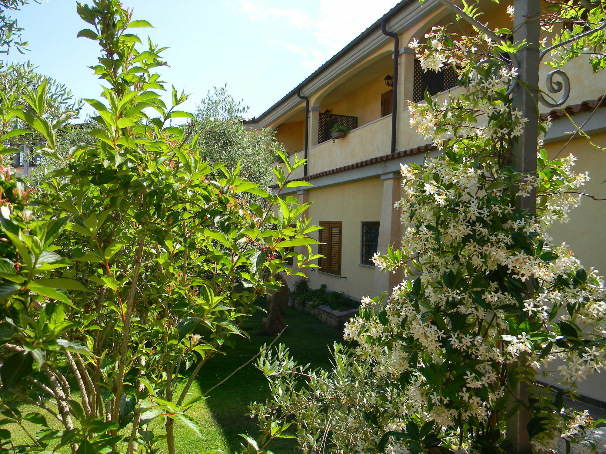 Relais Fenicottero Rosa Guest House Porto Taverna Exterior photo
